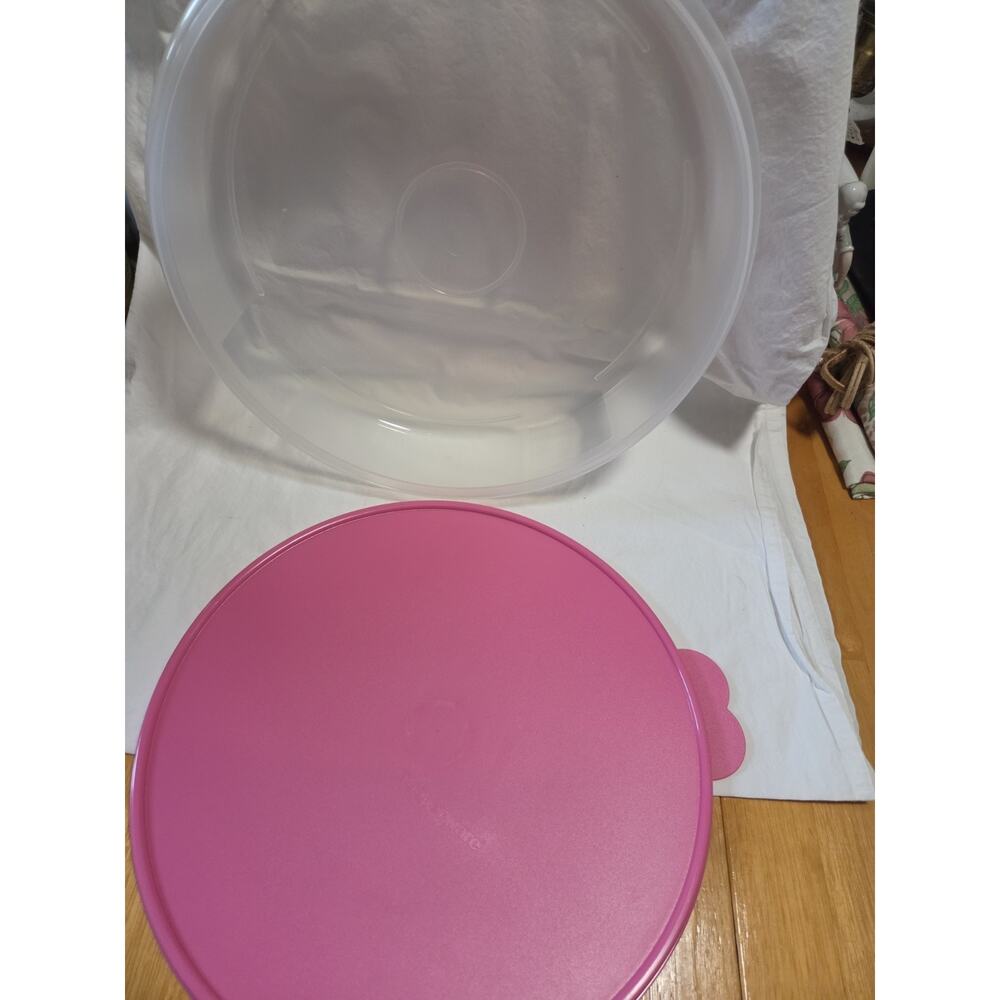TUPPERWARE 12" Round Cookie/ Pie Container With Hot Pink Lid - Picture 4 of 5